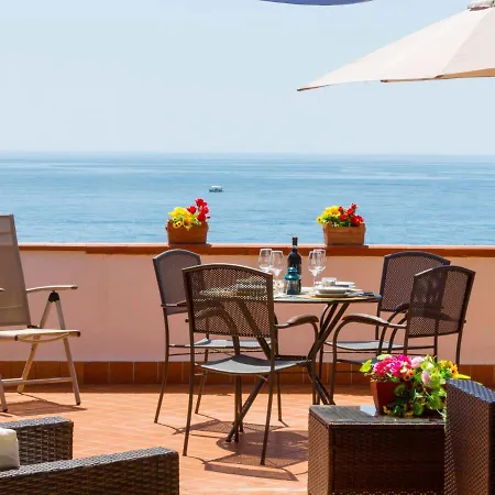 Апартаменти Siciliabedda Naxos House *